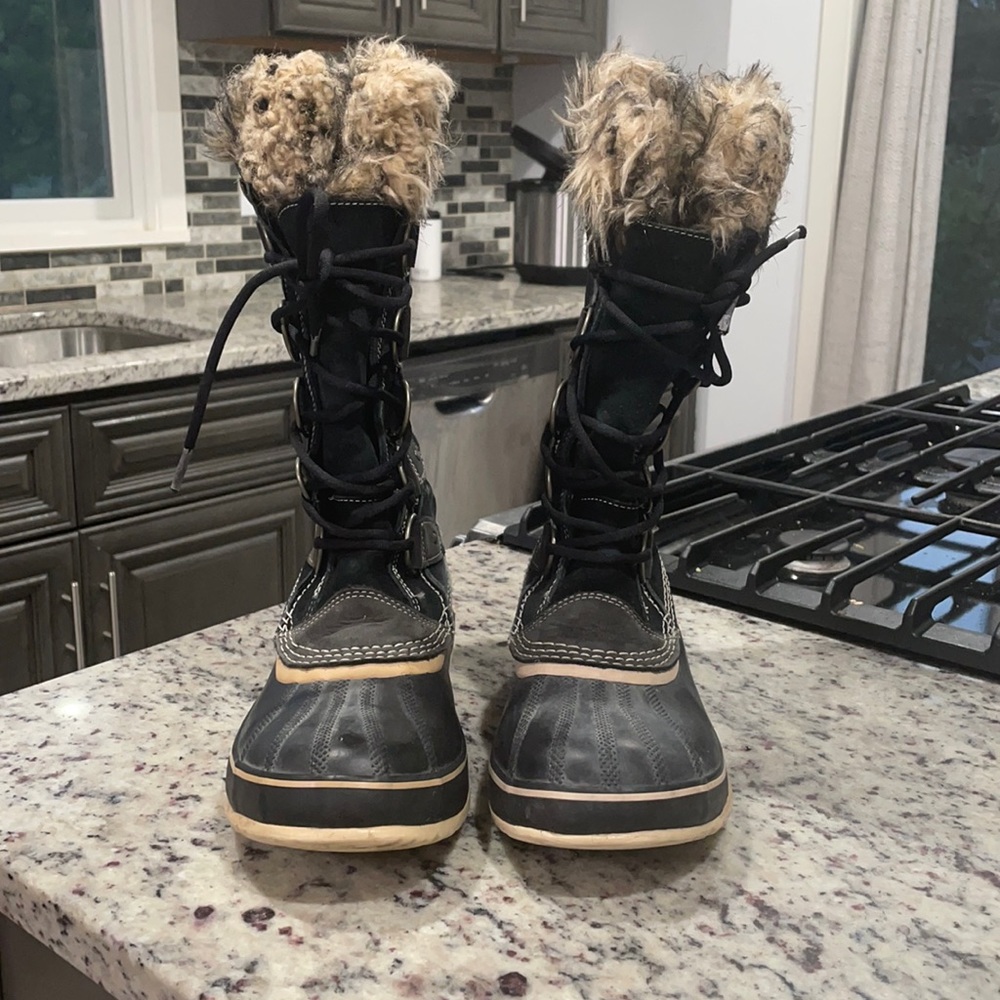 LOVED SORELS